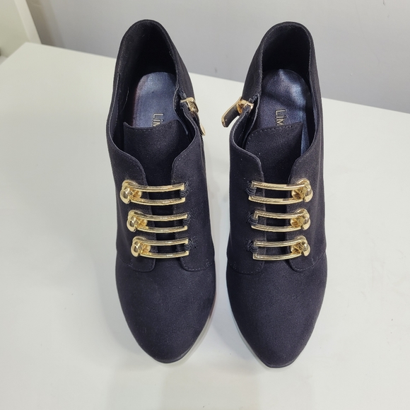 LimeLight Vittoria Black Booties with Gold Hardware Size Women's 7 - Picture 4 of 10